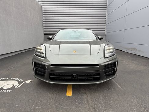 New 2026 Porsche Panamera 4 image 4