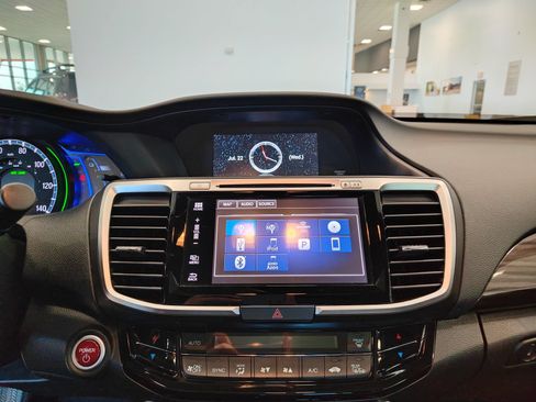Used 2017 Honda Accord Touring image 17