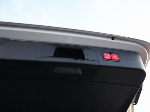 Used 2019 Mercedes-Benz GLC 350e 4MATIC image 22