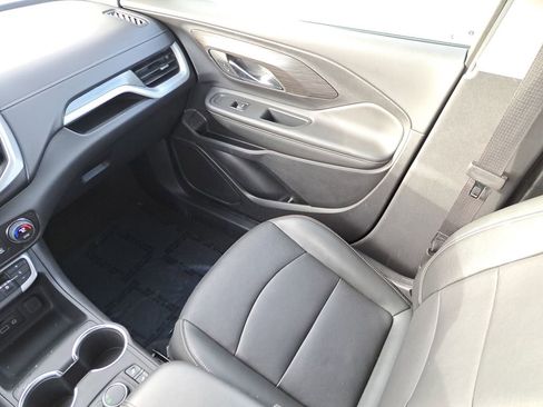 Used 2024 GMC Terrain SLT image 14