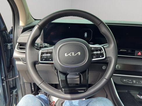 Used 2025 Kia Carnival SX FWD image 24