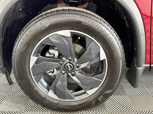Used 2025 Nissan Rogue SV w/ SV Premium Package FWD image 37