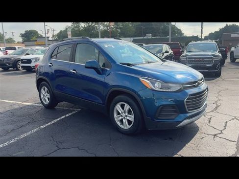 Certified 2020 Chevrolet Trax LT w/ LT Convenience Package FWD image 2