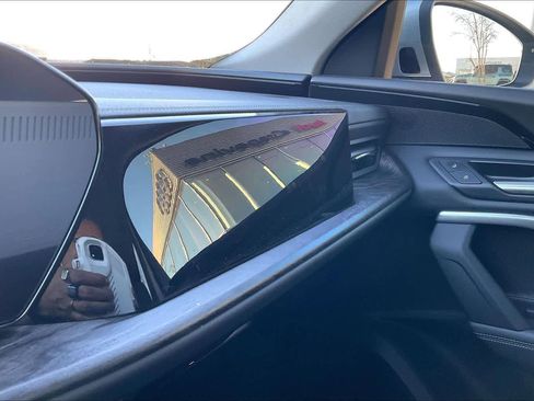 Used 2025 Audi Q5 Premium w/ Convenience Package image 31