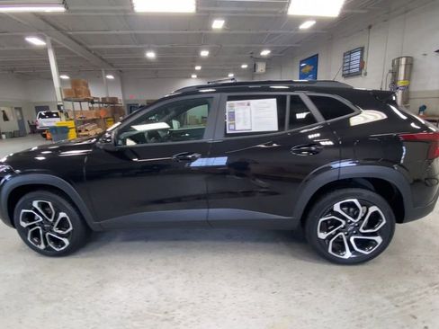 Used 2024 Chevrolet Trax RS w/ Sunroof Package FWD image 7