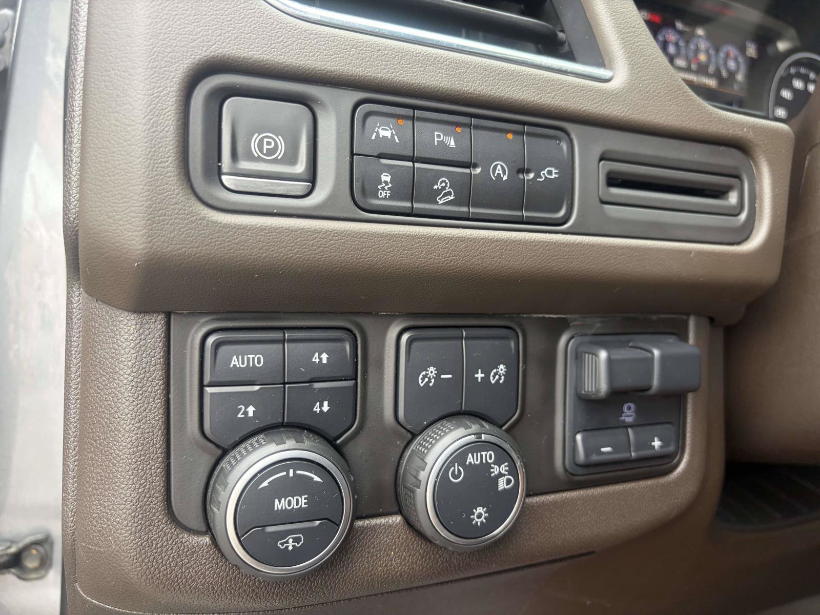 Used 2021 Chevrolet Tahoe Z71 AWD/4WD image 17