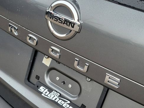 Used 2021 Nissan Rogue SV image 34