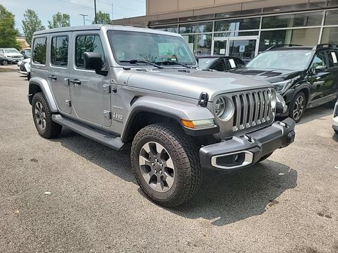 Used 2018 Jeep Wrangler Unlimited Sahara AWD/4WD image 2