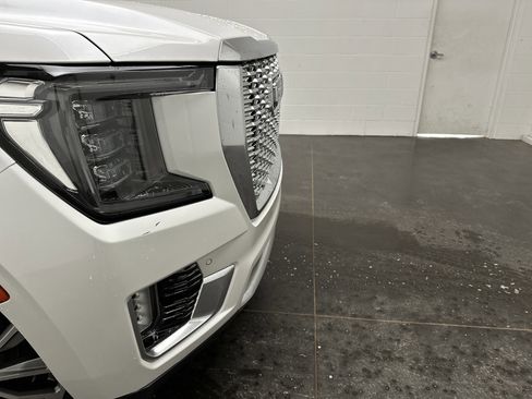 Used 2021 GMC Yukon XL Denali w/ Denali Premium Package image 2