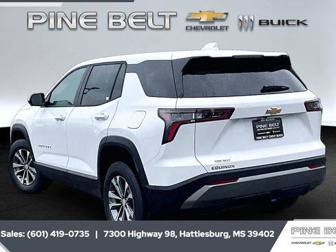 New 2026 Chevrolet Equinox LT FWD image 2