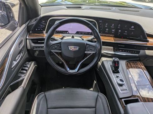 Used 2024 Cadillac Escalade ESV Premium Luxury AWD/4WD image 15