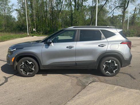 Used 2025 Kia Seltos EX w/ EX Sunroof Package AWD/4WD image 2