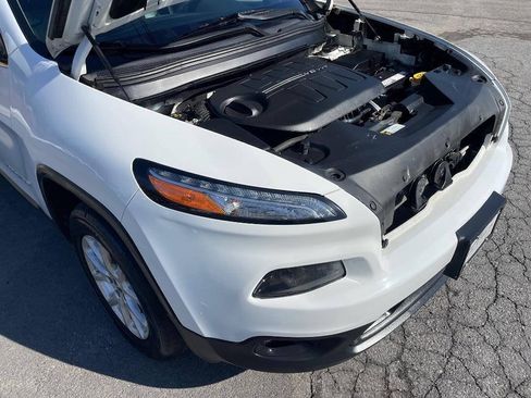 Used 2017 Jeep Cherokee Latitude w/ True North Edition AWD/4WD image 25