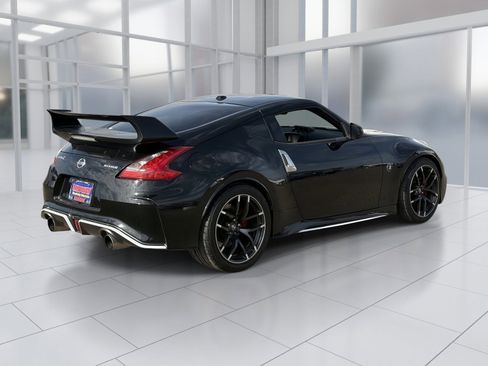Used 2017 Nissan 370Z NISMO image 6