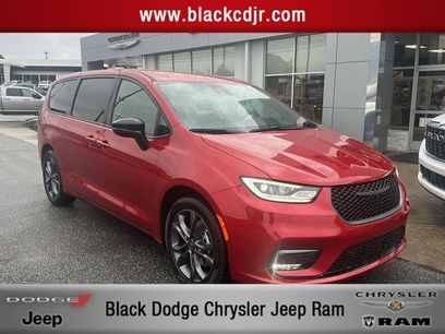 New 2026 Chrysler Pacifica Select
