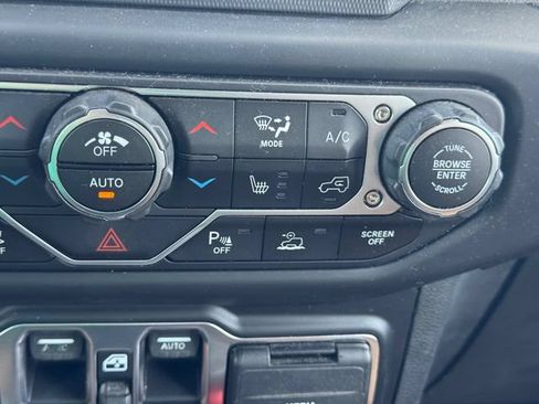 Certified 2020 Jeep Gladiator Rubicon AWD/4WD image 36