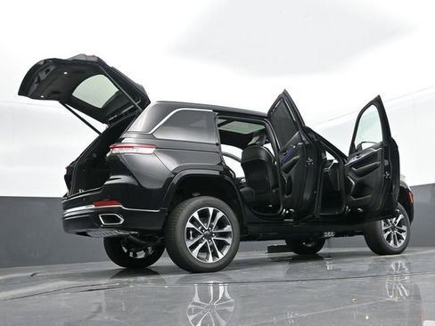 Used 2024 Jeep Grand Cherokee Overland w/ Advanced Protech Group III AWD/4WD image 72
