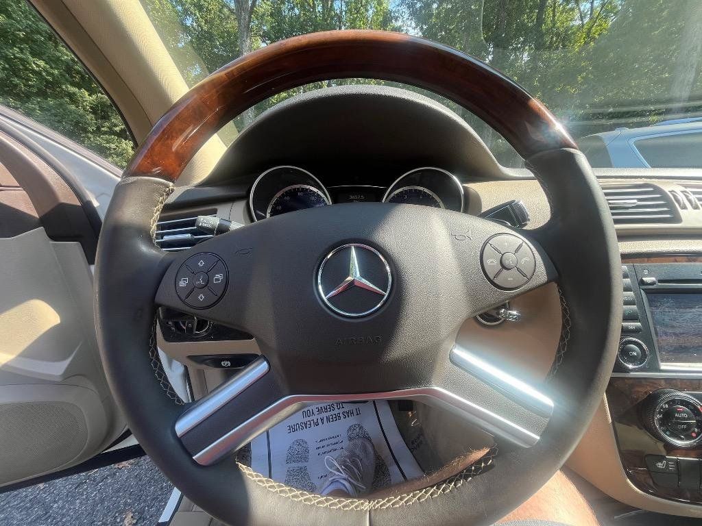 Used 2011 Mercedes-Benz R 350 4MATIC image 21