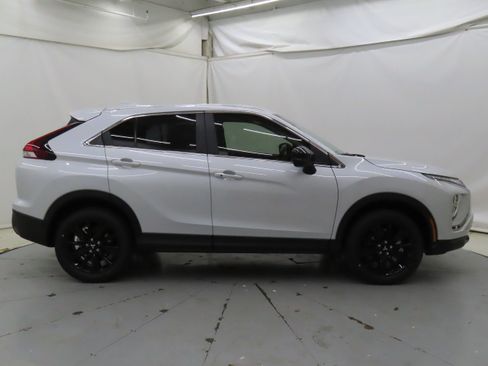 New 2025 Mitsubishi Eclipse Cross LE image 2