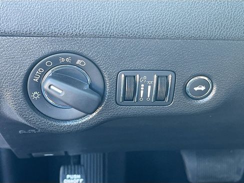 Used 2023 Chrysler 300 Touring w/ Safetytec Plus Group image 10