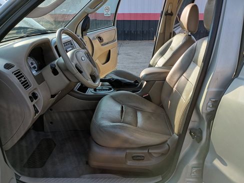 Used 2005 Ford Escape Limited image 23