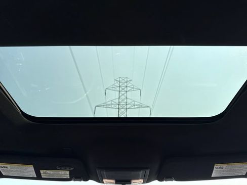 Used 2019 Ford Explorer XLT w/ Equipment Group 202A AWD/4WD image 24