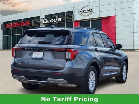 Used 2025 Ford Explorer Active w/ Active Comfort Package image 4