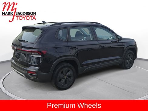 Used 2025 Volkswagen Taos S image 8