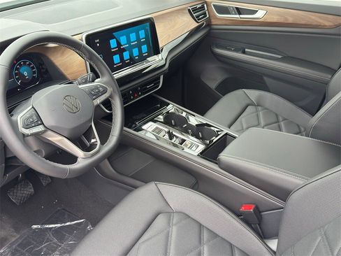 New 2026 Volkswagen Atlas SE image 9