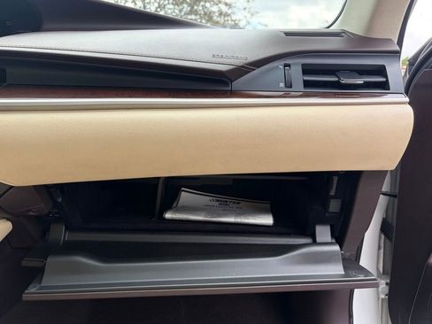 Used 2016 Lexus ES 350 w/ Premium Package w/Wood Trim FWD image 23