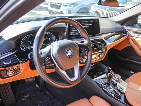 Certified 2023 BMW 530e w/ Convenience Package image 17