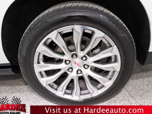 Used 2022 GMC Yukon XL Denali w/ Denali Premium Package image 10