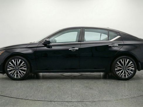 Used 2025 Nissan Altima 2.5 SV FWD image 5