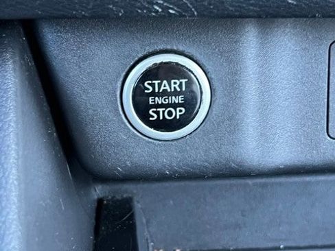 Used 2021 Nissan Rogue SV image 12