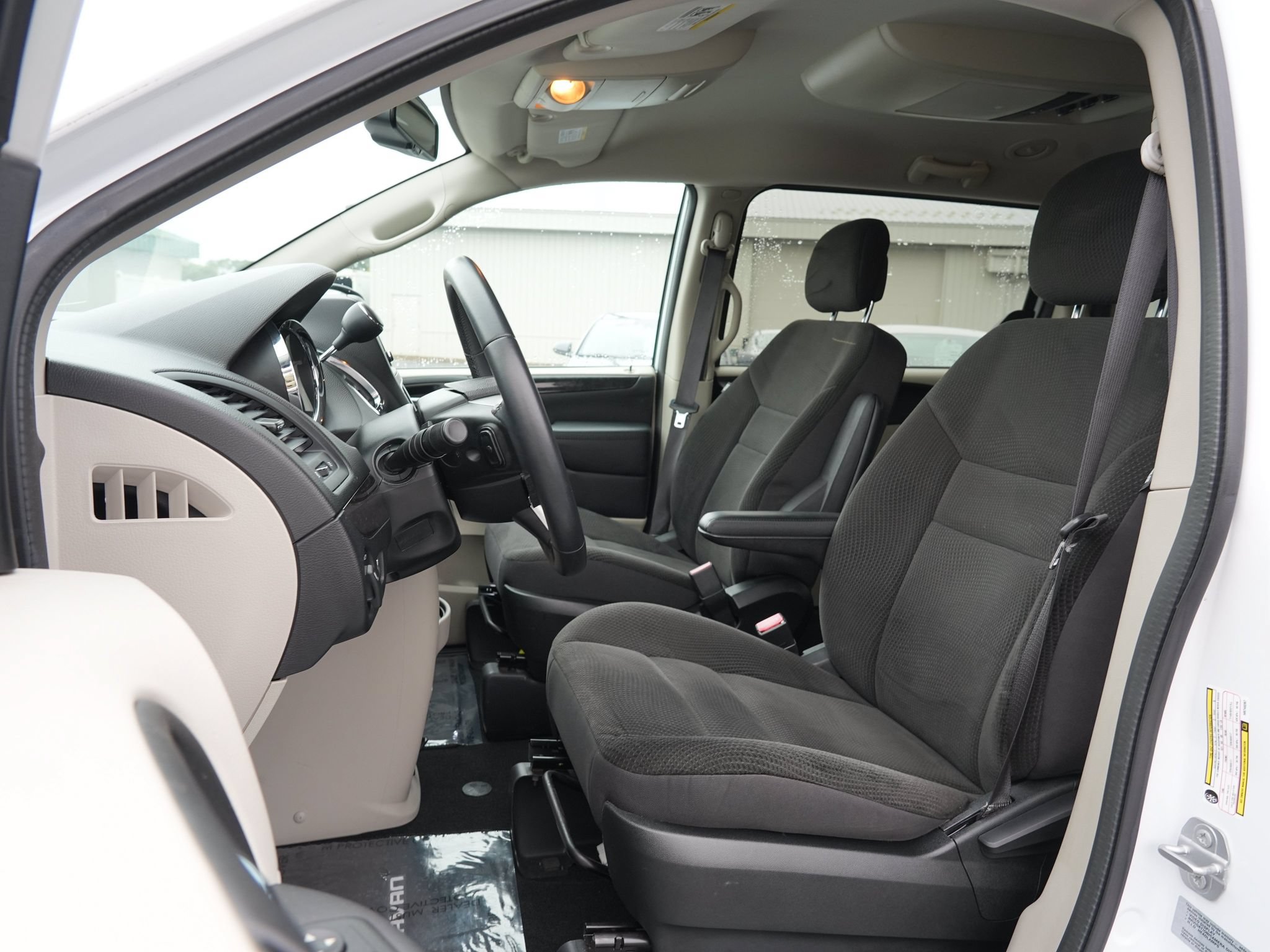 Used 2017 Dodge Grand Caravan SE w/ Power Window Group FWD image 13