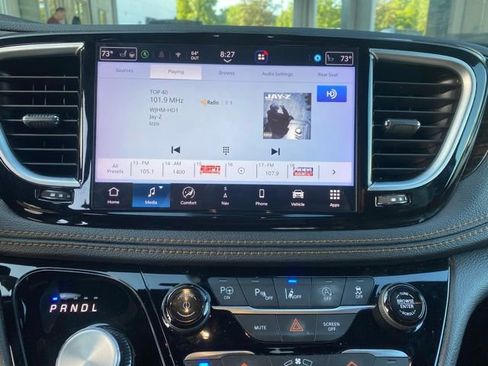 Used 2023 Chrysler Pacifica Pinnacle AWD/4WD image 22