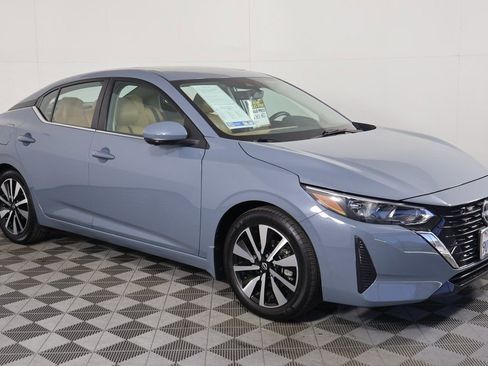 Used 2025 Nissan Sentra SV w/ SV Premium Package image 3