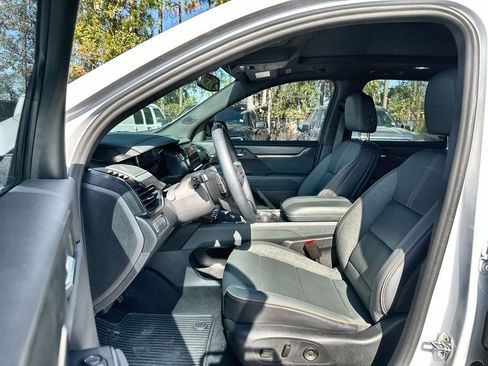 Used 2024 GMC Acadia AT4 w/ Luxury Package image 2