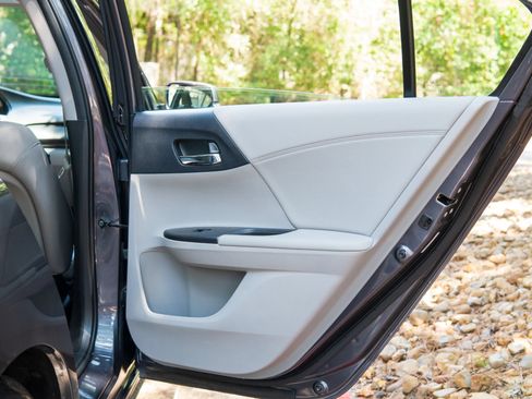 Used 2013 Honda Accord Touring image 31