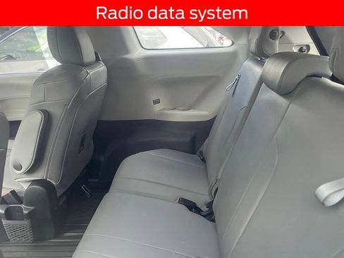 Used 2022 Toyota Sienna XLE AWD/4WD image 9