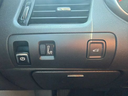 Used 2019 Chevrolet Impala LT FWD image 23