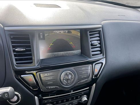 Used 2020 Nissan Pathfinder S image 23