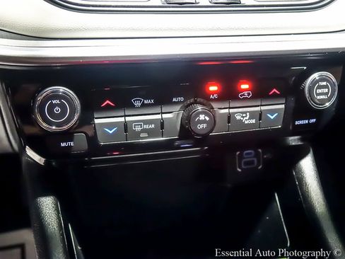 Used 2025 Jeep Compass Limited AWD/4WD image 21