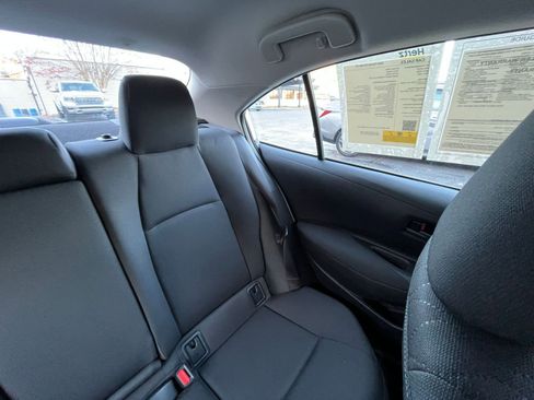 Used 2025 Toyota Corolla LE image 33