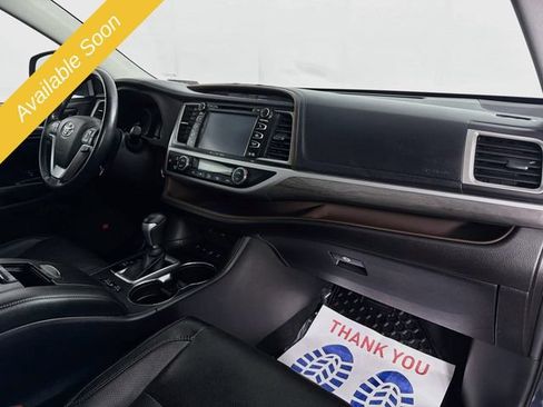 Used 2019 Toyota Highlander Limited AWD/4WD image 32