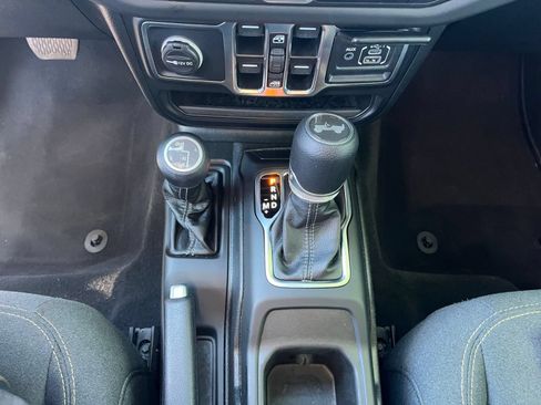 Used 2025 Jeep Wrangler Unlimited Sahara AWD/4WD image 41
