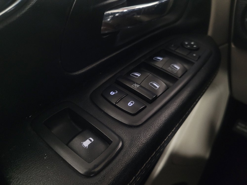 Used 2019 Dodge Grand Caravan SXT FWD image 27