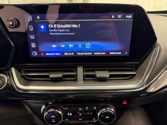 Used 2025 Chevrolet Trax RS w/ Sunroof Package FWD image 11