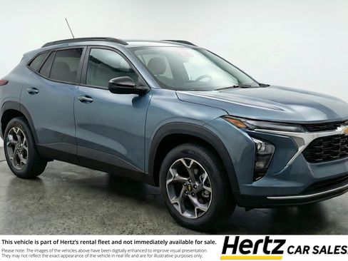 Used 2025 Chevrolet Trax LT image 1