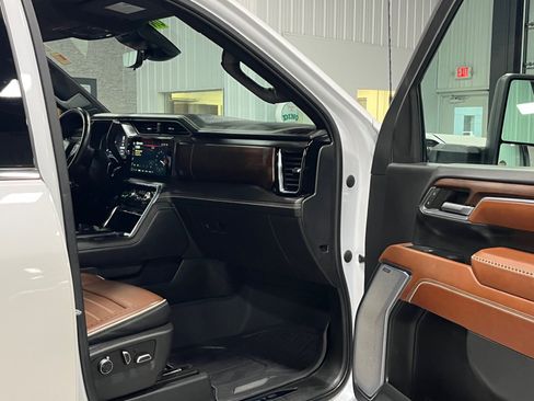 Used 2024 GMC Sierra 2500 Denali Ultimate w/ Max Trailering Package image 10